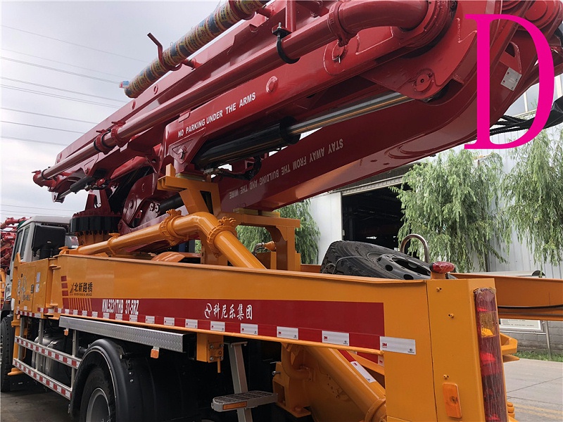 青島小型混凝土泵車價格 (5)