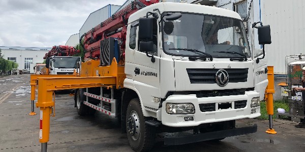 泵車臂架雙油缸不同步怎么辦？