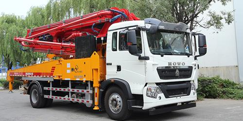 科尼樂(lè)為您淺析小型混凝土泵車(chē)突發(fā)事件處理