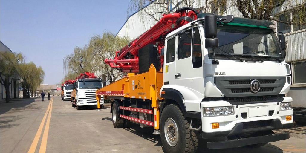 小型混凝土泵車臂管堵塞了怎么辦？